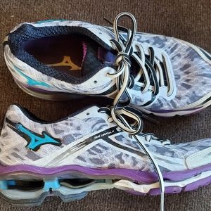 Mizuno Wave Creation Athletic Shoes